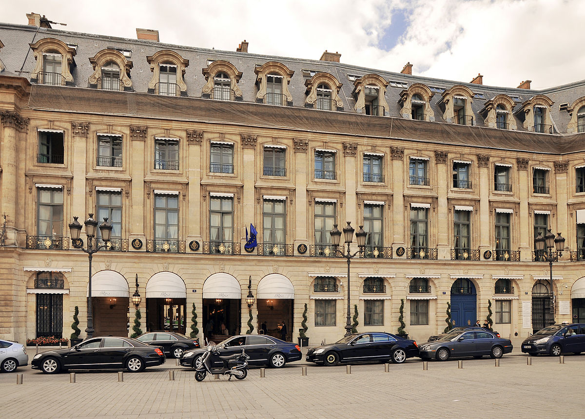 1200px-Hôtel_de_Crozat.jpg