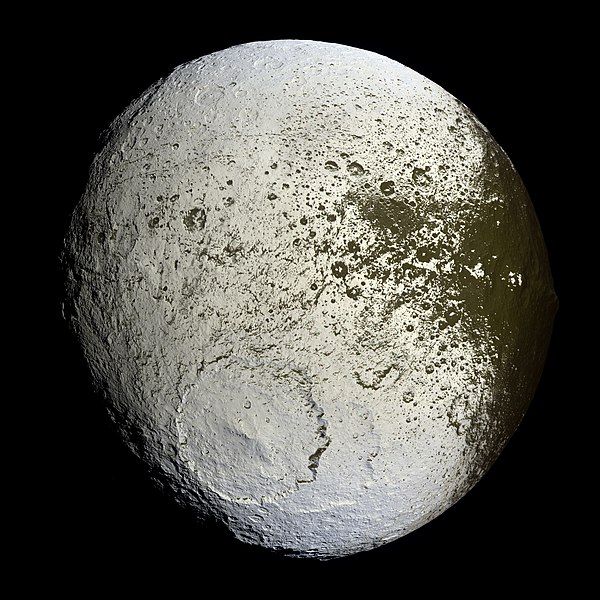 600px-Iapetus_as_seen_by_the_Cassini_probe_-_20071008.jpg