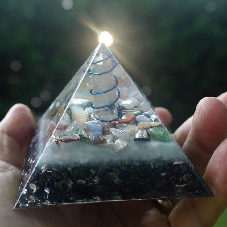 dd71c2c3aeded5ad35594edc4d7417ff--orgonite-gem-stones.jpg